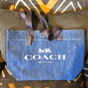 Sale🔥 Large Coach Blue Denim Tote with Leather Handles And Side Pieces